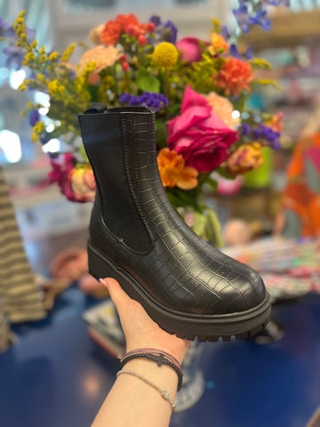 Vada Black Boots